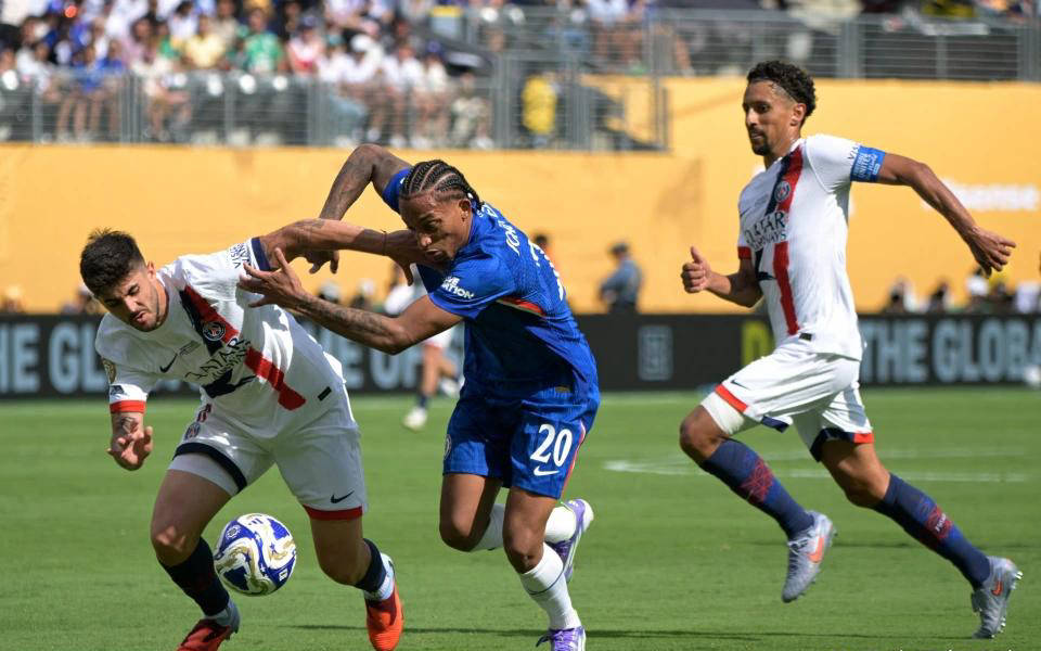 走下神坛！蓝军以简单粗暴之姿粉碎巴黎梦幻，简约足球撕裂“无解”神话